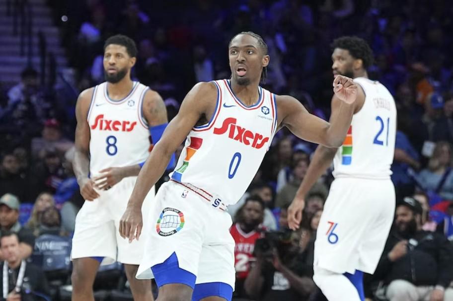 美记:76人新赛季想继续以恩比德、乔治、马克西的三巨头争冠