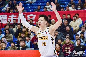 开云官网-关键三分锁胜局!朱俊龙三分5中4 得到16分7板2助2断