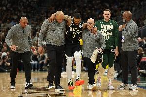 开云下载-美记：若利拉德健康 雄鹿或用他换球星搭档字母 这是他们最后一招