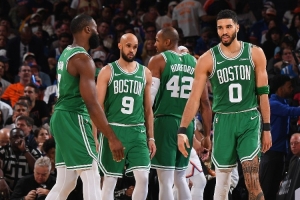 开云官网-媒体人：绿军上赛季狂投三分遁入魔道 塔图姆受伤是因为太累了