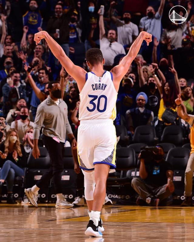 开云APP-TA对话库里：每进一个三分都是历史 这真的很有趣