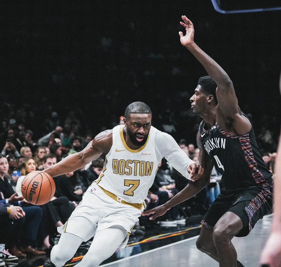 开云APP-鏖战双加时逆转!布朗27+12+10创4纪录 赛后吐槽缺乏助力扎心鸭王