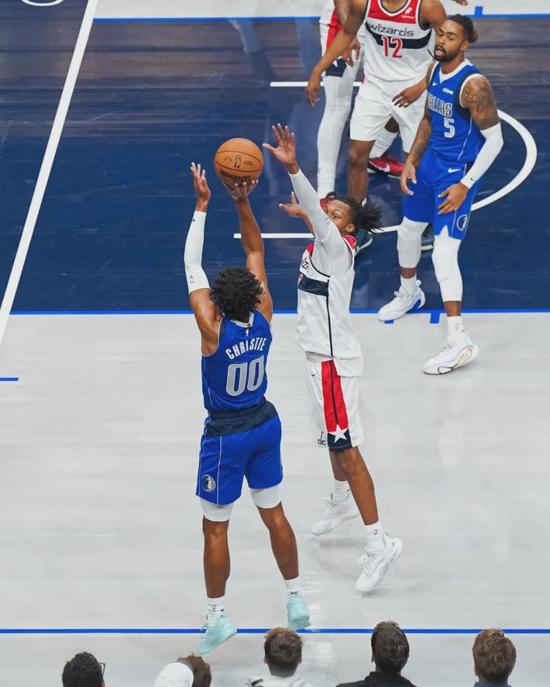 连续四场爆发！24+21+26+22！浓眉成了交易添头？