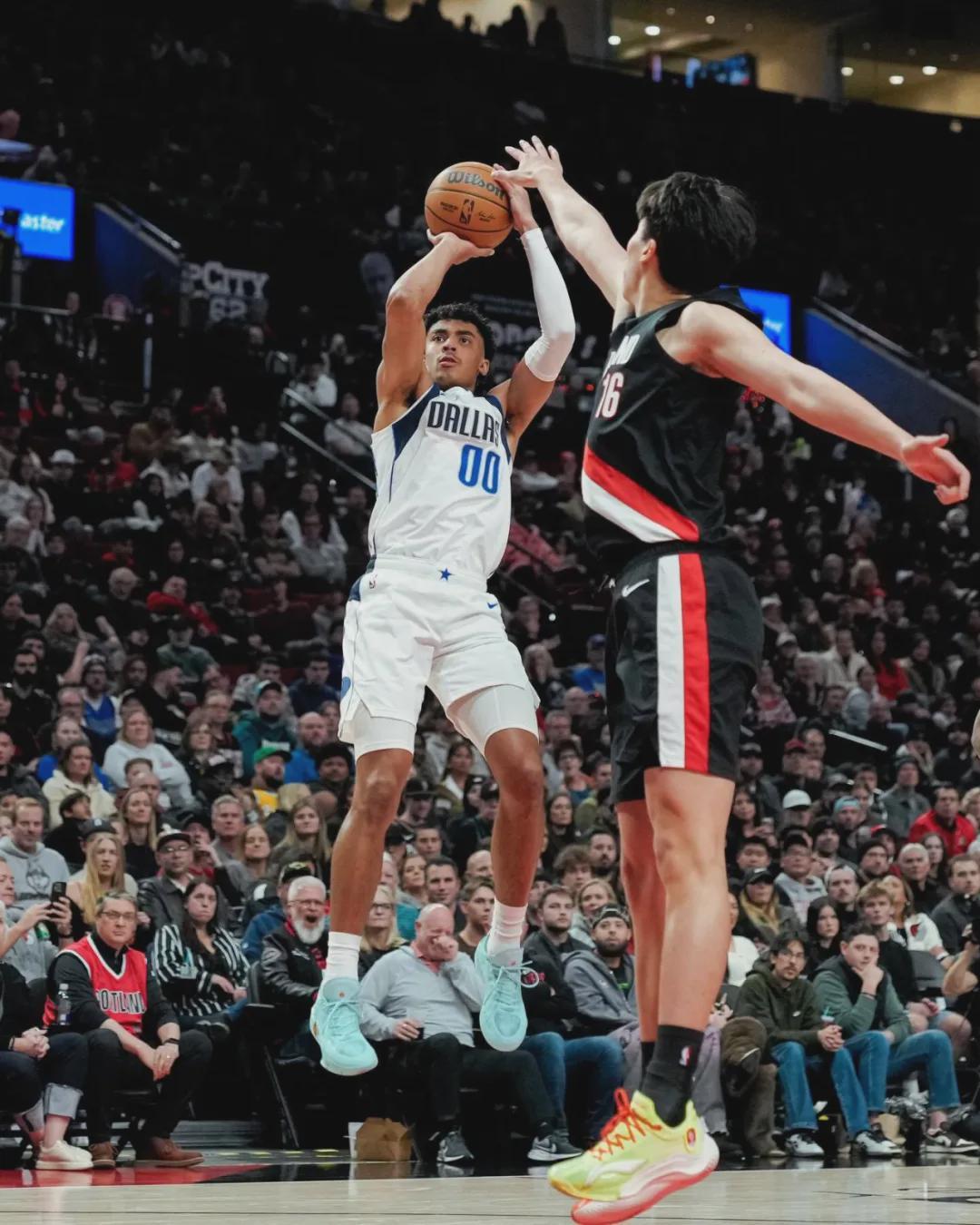 连续四场爆发！24+21+26+22！浓眉成了交易添头？