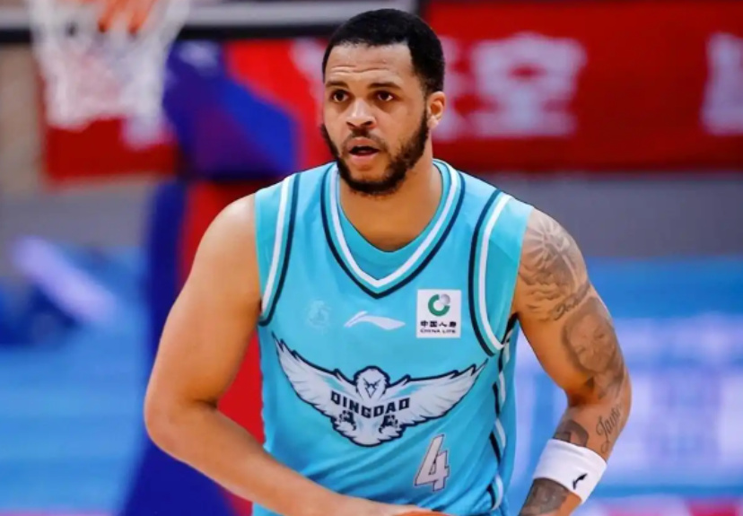 开云APP-7分险胜!青岛男篮力克广州 首发齐上双+米奇两双 郭艾伦空砍25分