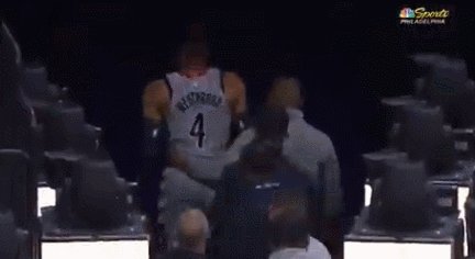 韦少离场遭爆米花浇头 奥本山悲剧险在费城重演