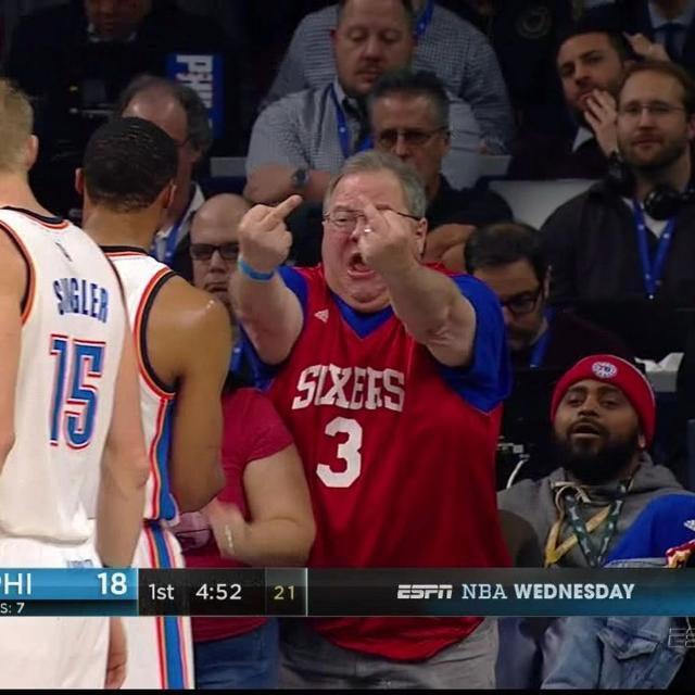 韦少离场遭爆米花浇头 奥本山悲剧险在费城重演