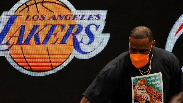 1620631540617042420.jpg 开云APP-浓眉哥状态已重新拉满 勒布朗何时才能王者归来?