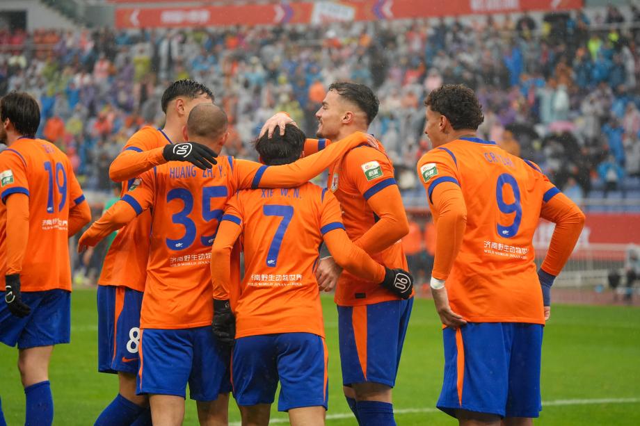 中超-谢文能克雷桑破门 山东泰山战胜北京国安