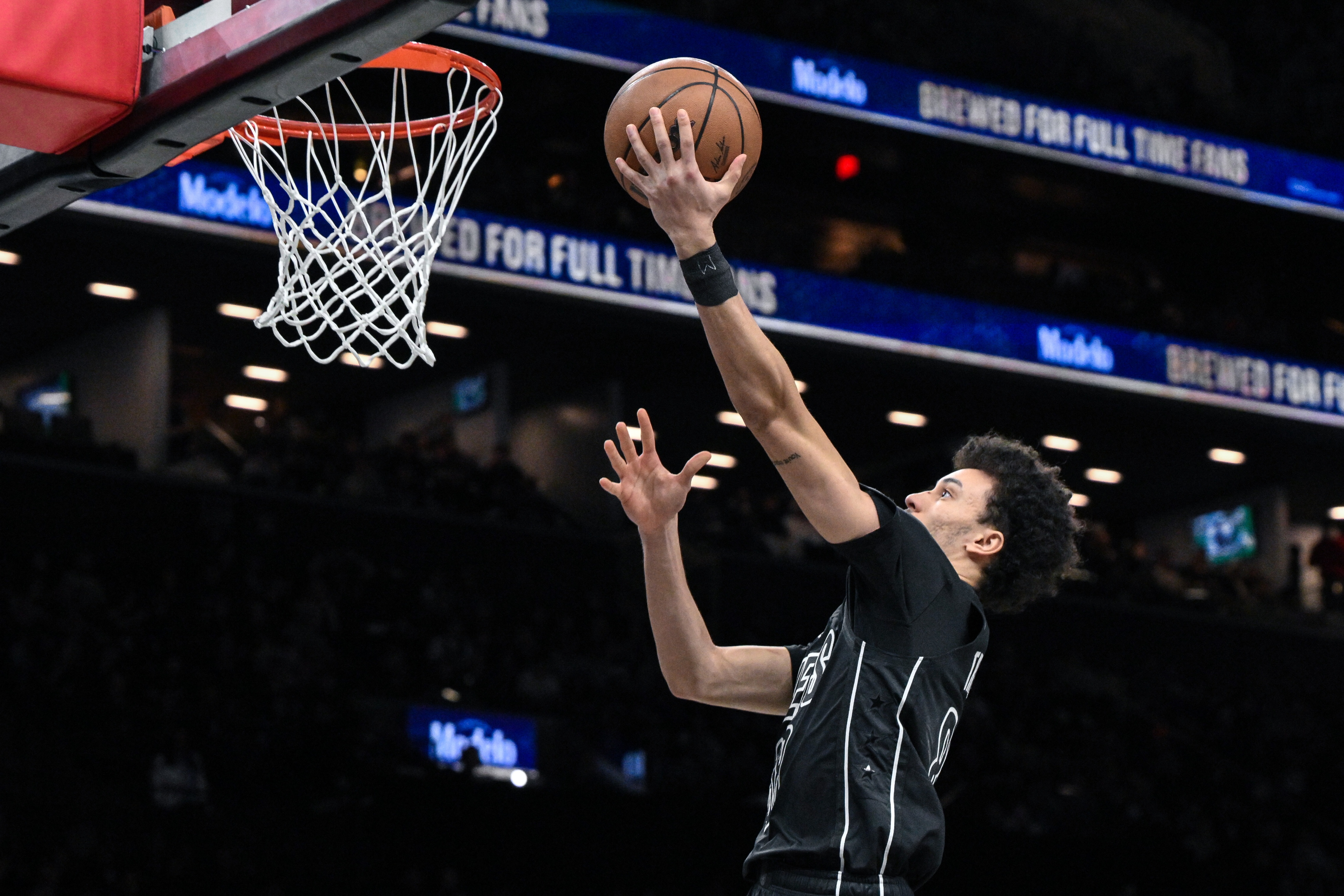 开云官网-末节独得10分！特拉奥雷18中7拿23分7助 三分11中5